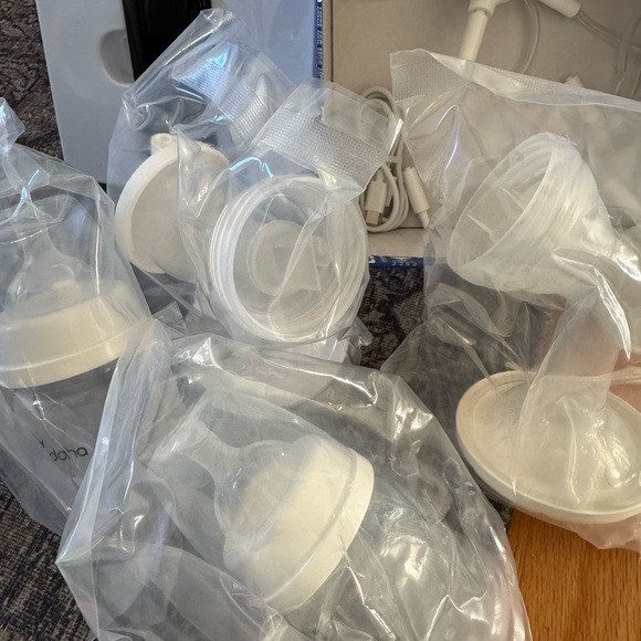 Black Portable Breast Pump - Picture 4 of 6